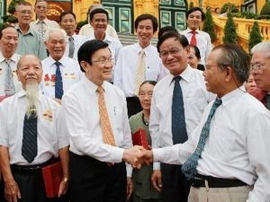 ທ່ານປະທານປະເທດ Truong Tan Sang ຕ້ອນຮັບອະດີດນັກໂທດ ການເມືອງ ເມືອງ 2 ນະຄອນໂຮ່ຈິມິນ